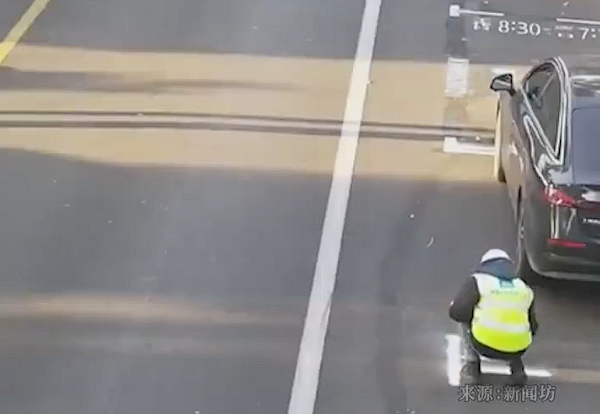 男子为路边停车方便自己画了个车位：被罚4200元