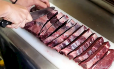 日本熊灾催生熊肉特色菜肴 顾客直言味道好极了