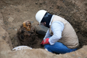 秘鲁发现一具木乃伊：坐在那里1000年