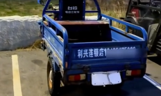 男子瑞典偶遇中国电动三蹦子：误以为回村了