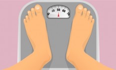 女子低血糖晕倒：姿势怪异吓坏旁人