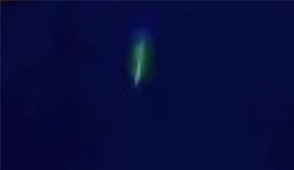 形状像根葱 天津上空出现神秘绿光疑是UFO:官方揭秘