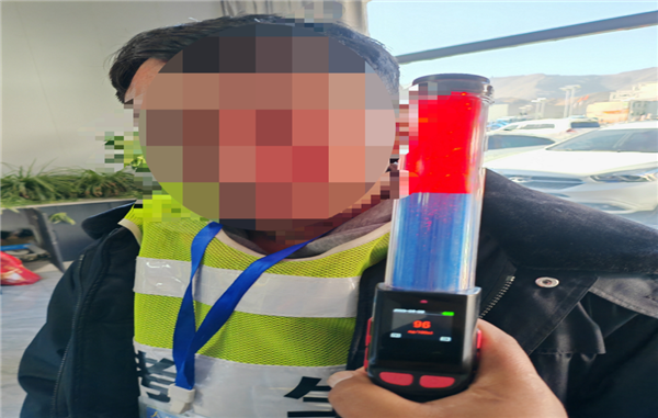太离谱 男子酒后考科目三 还没开始就结束了