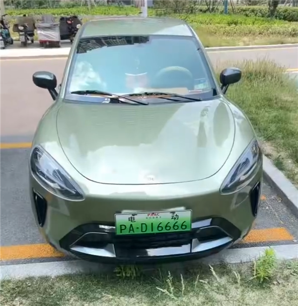 离谱!小米YU7还未上市 老头乐版已交付:车标是“M七”