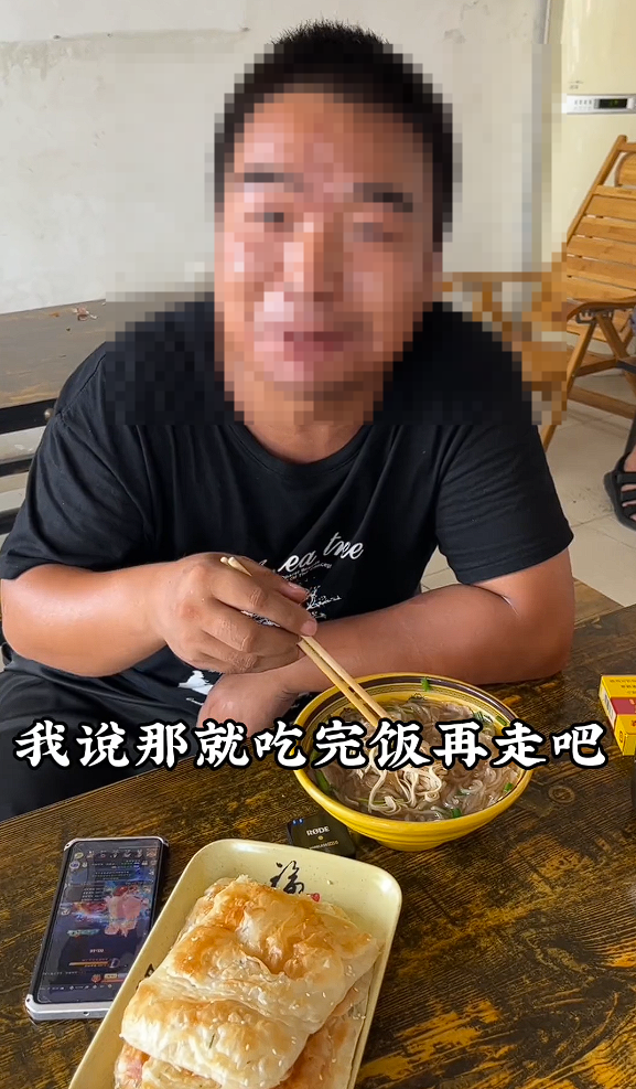 车主吐槽远看加油站走近发现是饭店:误导了非常多的人