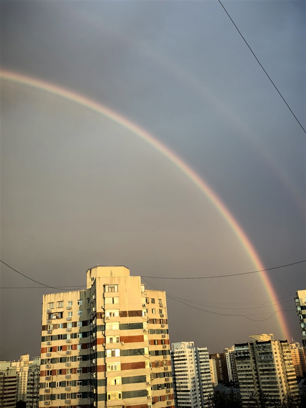 北京暴雨过后出现“双彩虹”:网友纷纷驻足围观