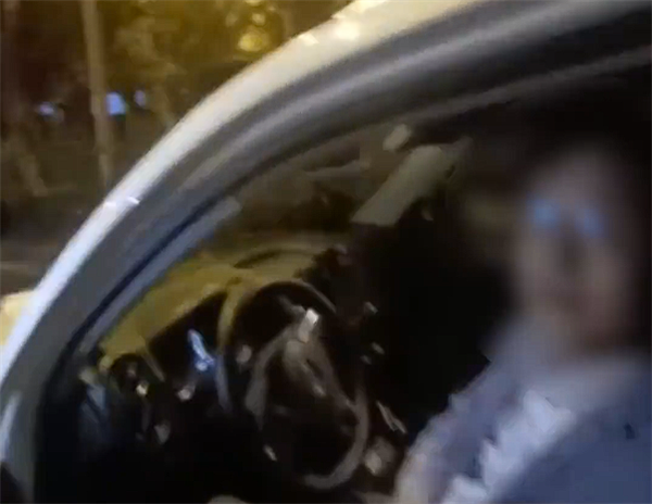 男子二次醉驾 遇交警猛喝水妄图“稀释”酒精：严办！