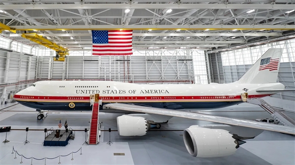 卡塔尔送的!特朗普喜提新“空军一号”波音747-8