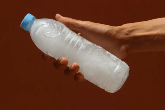 被热晕的欧洲人出奇招!一瓶冰水就能替代空调?